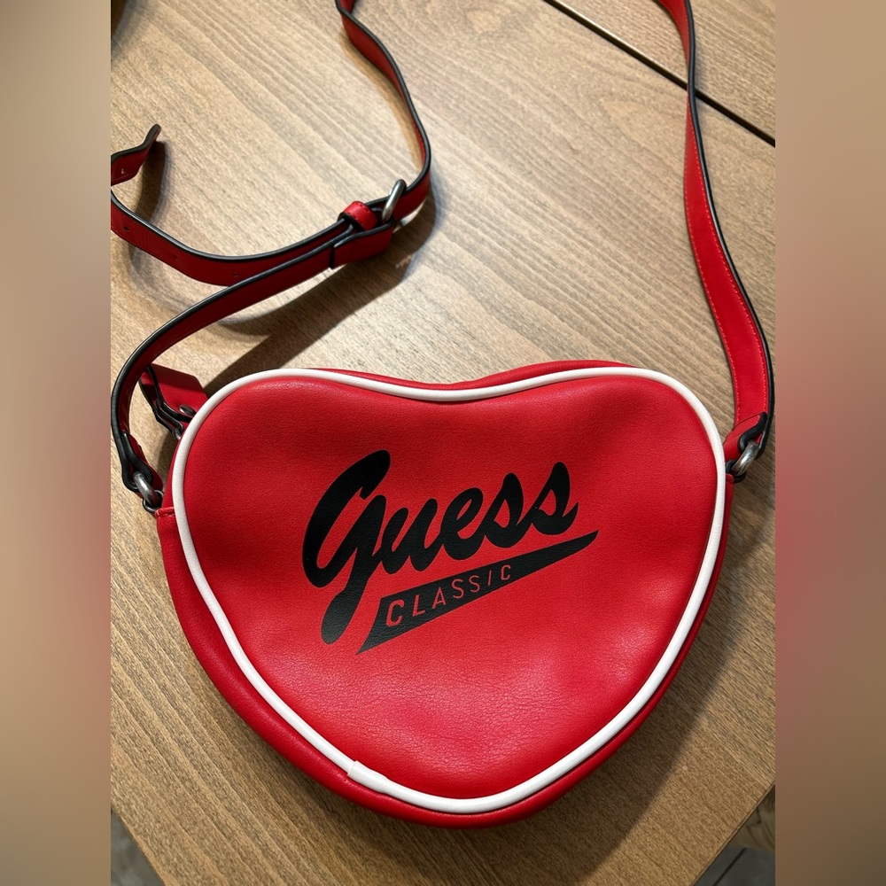 red heart shaped guess classic handbag. Vintage. Retro GUESS